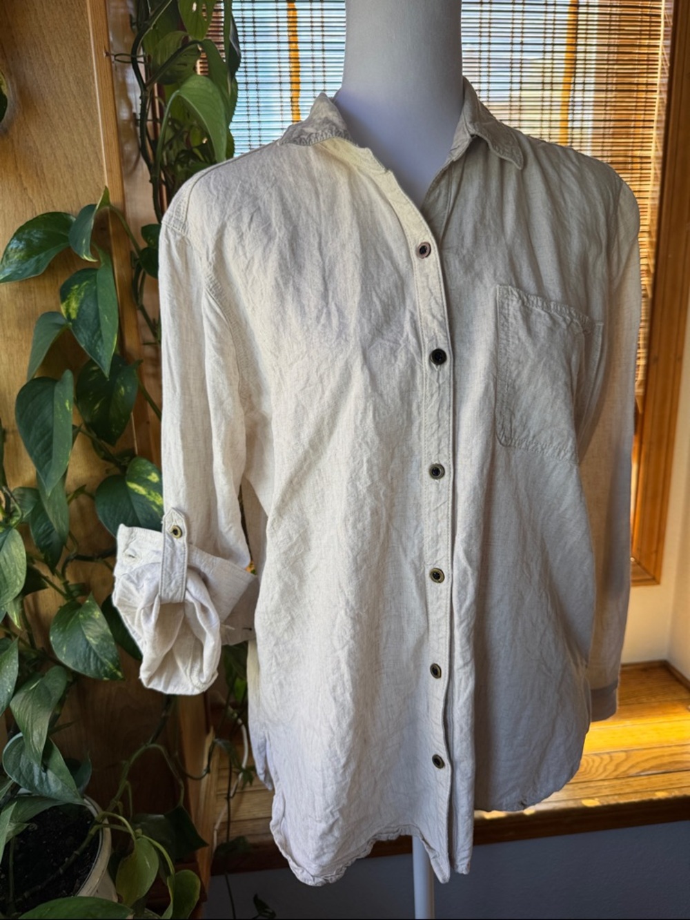 Sneak Peek White Linen-Blend Button-Up Blouse roll tab sleeve Size M spring